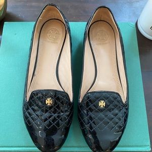 Shiny black Tory Burch quilted leather flats with a tiny gold logo charm size 8